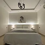 Modern & Cozy Apartment - 2